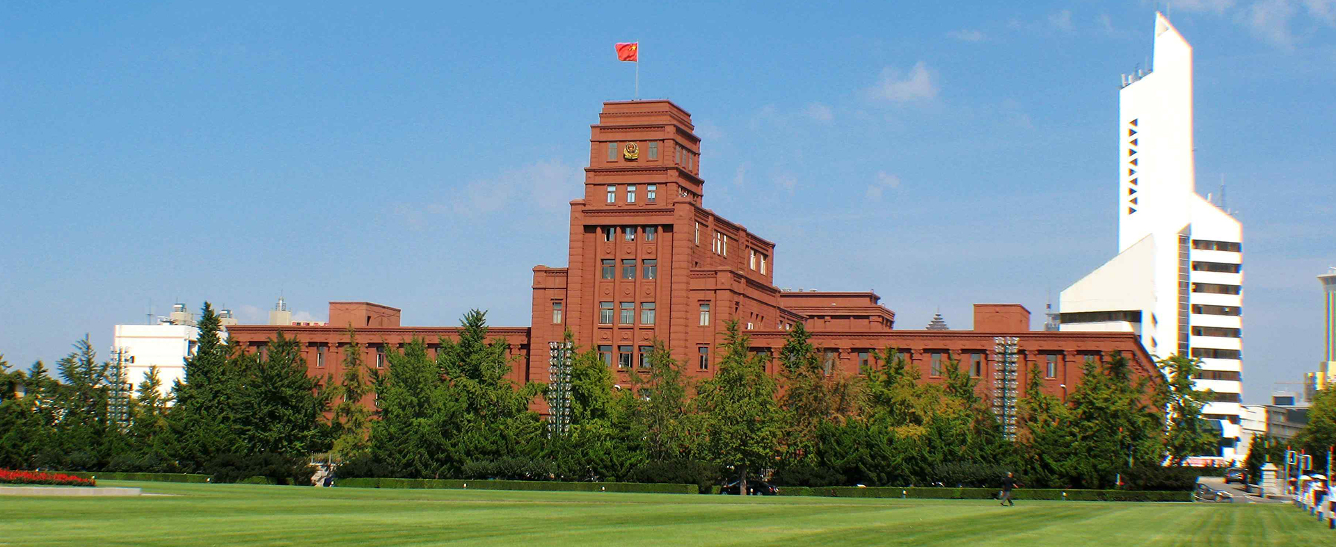 向高而生 向遠而行